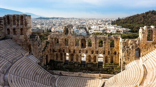 希腊雅典Herode Atticus遗址的奥德翁风景 — 图库照片