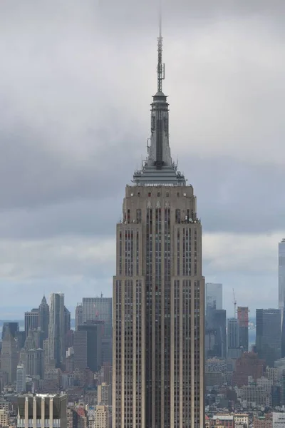 Colpo Verticale Dell Empire State Building Dalla Cima Della Roccia — Foto Stock