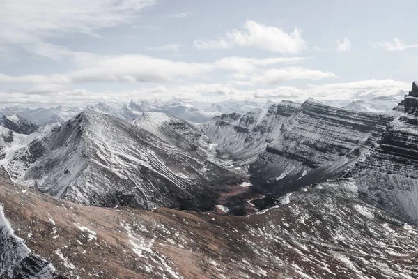 Krásný Výhled Zasněžené Kanadské Hory Blízkosti Národního Parku Banff — Stock fotografie