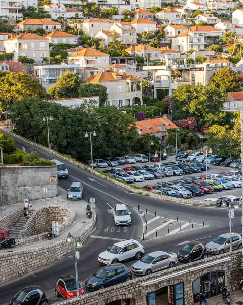Byggnader Och Bilar Vid Trafikkorsning Dubrovnik — Stockfoto
