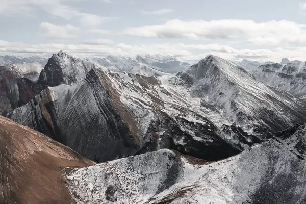 Прекрасний Краєвид Сніжні Канадські Гори Біля Банф Національному Парку — стокове фото