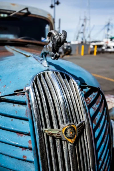 Primer Plano Vertical Parte Delantera Viejo Coche Vintage Azul Las —  Fotos de Stock