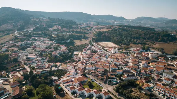 Een Luchtfoto Van Portugal Met Prachtige Huizen Bomen Een Zonnige — Stockfoto