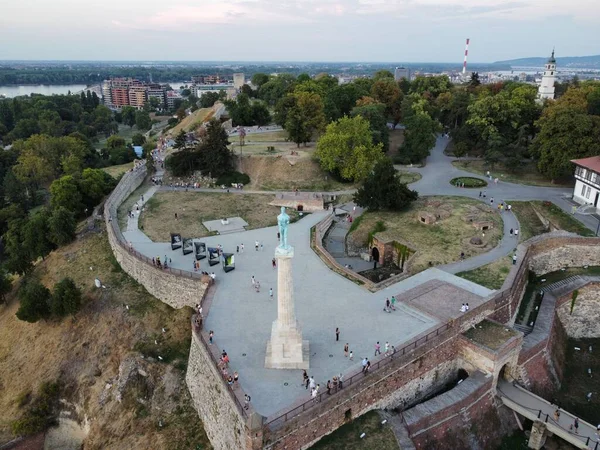 Zabytkowy Pomnik Wiktora Średniowiecznej Twierdzy Kalemegdan Belgrad Spomenik Pobedniku Beograd — Zdjęcie stockowe