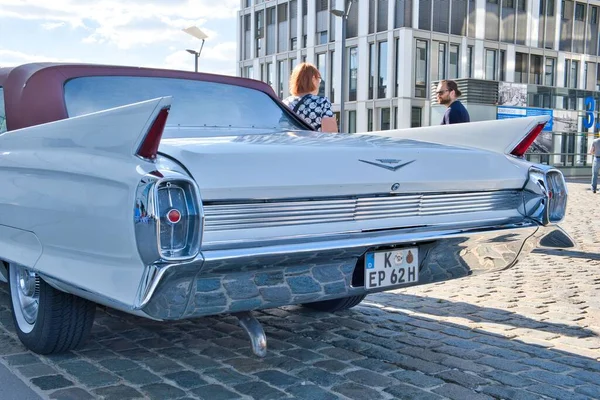 Cadillac Cabriolet Med Rött Tak Från Sextiotalet Klassisk Bilutställning Köln — Stockfoto