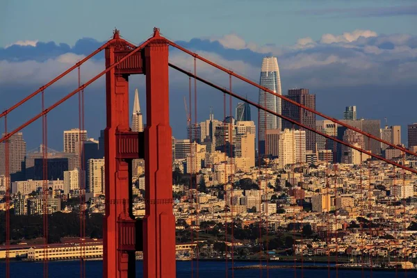 Una Hermosa Toma Del Puente Golden Gate Con Horizonte San — Foto de Stock