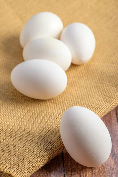 Vertical Shot Four Raw Eggs Wooden Table Daylight — Stock Photo, Image