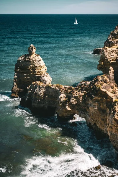 Una Vista Panorámica Ángulo Alto Hermosas Rocas Costa Lagos Portugal — Foto de Stock