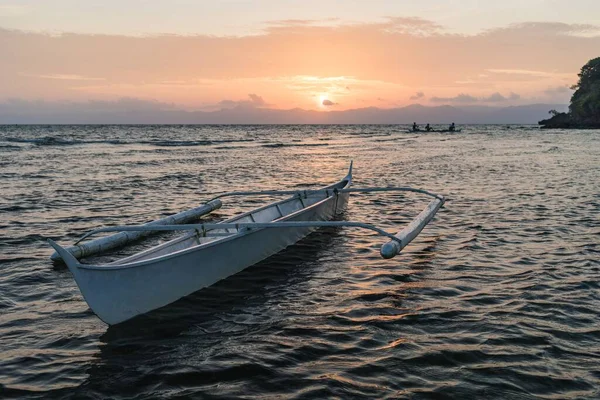 Una Vista Panorámica Barco Madera Flotando Tranquila Costa Romblon Filipinas — Foto de Stock