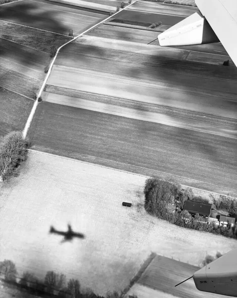 Aeródromo Escala Cinza Área Rural Com Uma Sombra Uma Asa — Fotografia de Stock