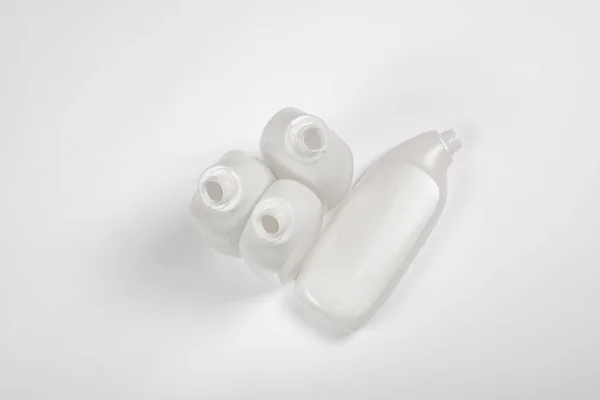 白地に灰色の陰でプラスチック製の容器のトップビュー — ストック写真