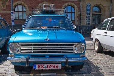 Opel Kadett B coupe, 60 'lardan kalma mavi Köln' deki eski gösteri, ön manzara