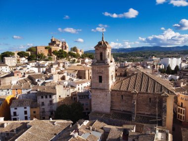 Murcia, Caravaca de la Cruz 'daki modern binaların hava manzarası.