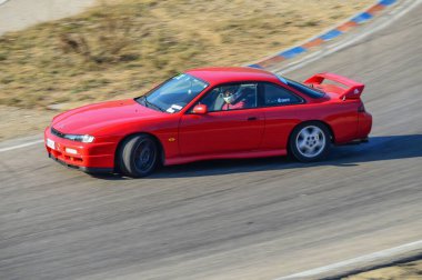 Sürüklenen özel bir akort aracının yüzeysel odağı, sürüklenmeye ayarlı