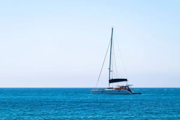 Bateau Voile Méditerranée Coucher Soleil Concept Voyage Mode Vie Actif — Photo