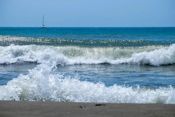 Las Olas Del Océano Estrellan Playa Arena Olas Marinas Rompiendo —  Fotos de Stock