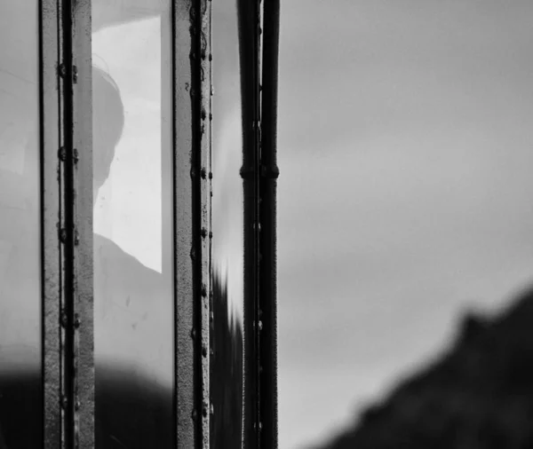 Skleněné Okno Mužským Odrazem — Stock fotografie