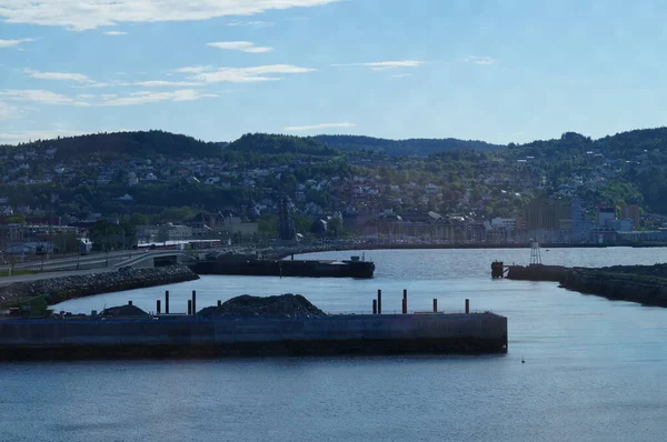 Port Oslo Pięknym Miastem Wzgórzach Tle Norwegii — Zdjęcie stockowe