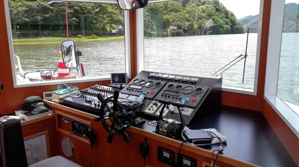 岐阜県恵那峡 恵那市 のクルーズ船の制御室 — ストック写真