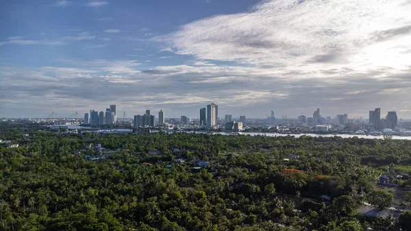 Green Park Midst Concrete Jungle Thailand — Stock Photo, Image