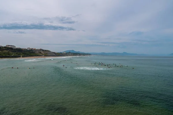 Egy Légi Felvétel Szörfösökről Beach Cote Des Basques Ban Biarritz — Stock Fotó