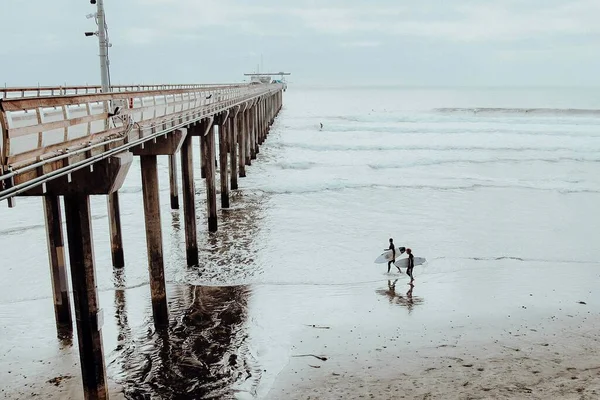 캘리포니아 샌디에이고 해변을 파도타기하는 — 스톡 사진