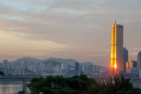 Una Vista Basso Angolo Edifici Moderni Vicino Fiume Hangan Seoul — Foto Stock