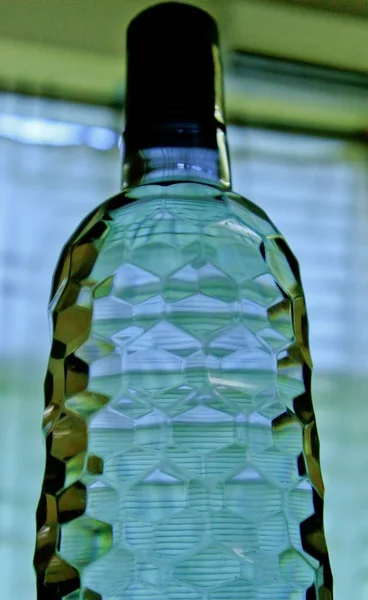 Närbild Foto Dekorativ Flaska Framför Ett Fönster — Stockfoto
