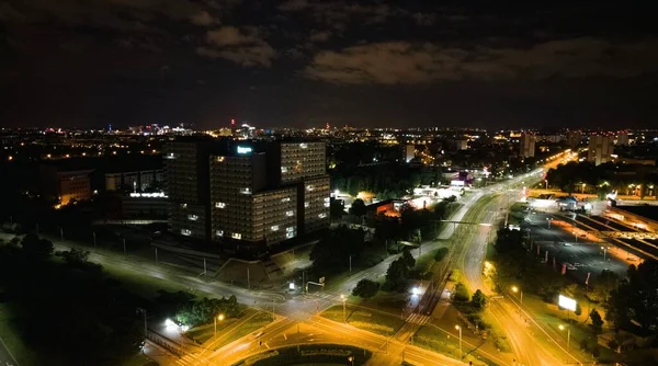 夜间拍摄市区的高角镜头 — 图库照片