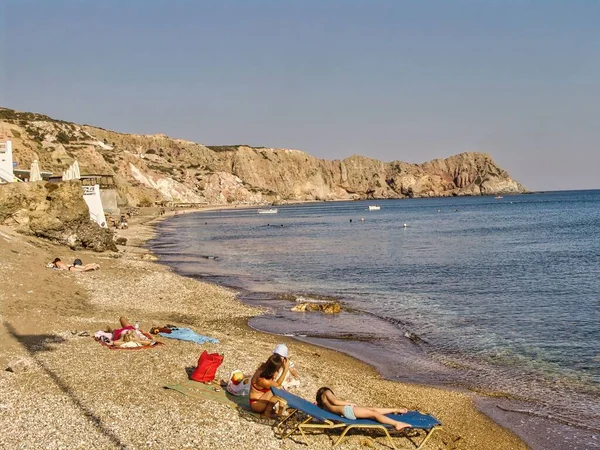 Turisté Slunné Pláži Paleochori Ostrově Milos Řecko — Stock fotografie