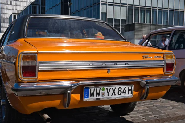 Ford Taunus TC, 70 'lerden kalma GXL, Köln' deki eski sergi, arkadan çapraz görüş