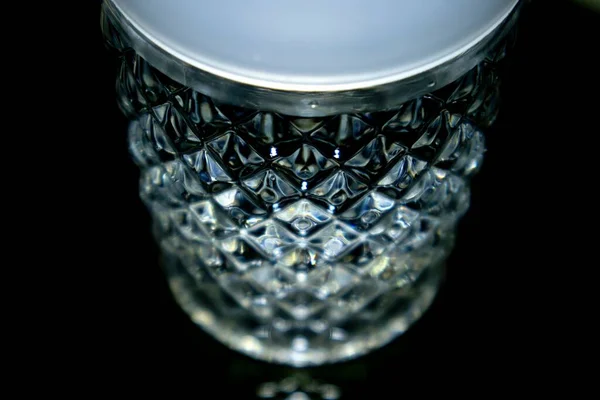 Ένα Σχεδιασμένο Μπουκάλι Νερό Κοντινό Πλάνο Από Την Επάνω Πλευρά — Φωτογραφία Αρχείου