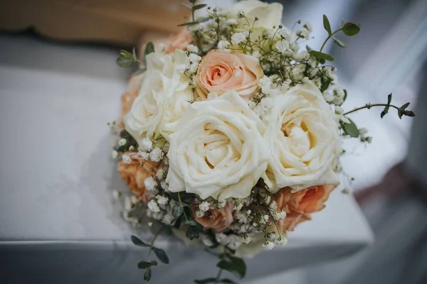 Düğün Töreni Için Bir Buket Gül Çiçeğinin Yakın Plan Fotoğrafı — Stok fotoğraf