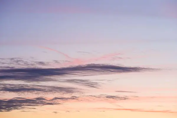 Una Vista Panoramica Cielo Wispy Durante Tramonto — Foto Stock