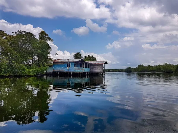 Ein Malerischer Blick Auf Einen See Und Holzhäuser Wasser — Stockfoto