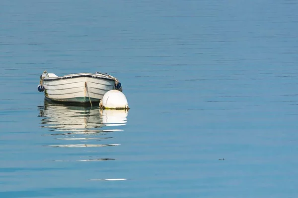 Белая Красная Лодка Бретани Традиционный Корабль Заливе Морбиан — стоковое фото