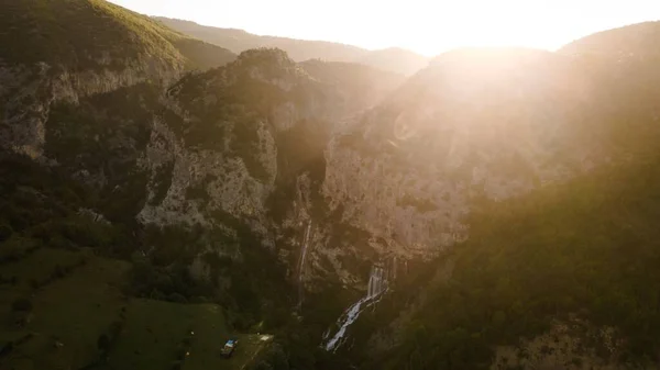 索蒂拉在阿尔巴尼亚格拉姆什的瀑布无人驾驶飞机射击 — 图库照片