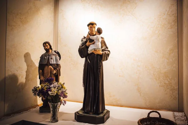 Zdjęcie Bliska Figurki Świętego Antoniego — Zdjęcie stockowe