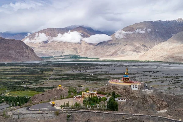 Maitreya Buddha Vista Dal Monastero Diskit Gompa — Foto Stock