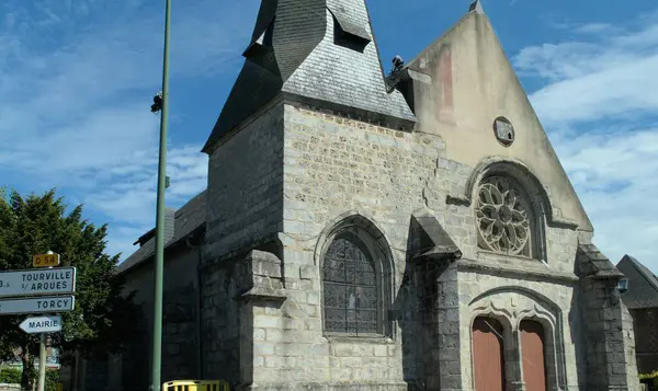 Una Antigua Iglesia Francesa Pueblo — Foto de Stock