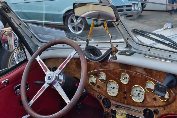 Gfgエリザール3000特別な道路 ケルンの古典的な車の展示会でメルセデスベンツSsk 450に似て 内部の詳細なビュー — ストック写真