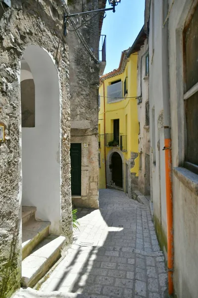 Una Calle Estrecha Cusano Mutri Pueblo Medieval Provincia Benevento Campania —  Fotos de Stock
