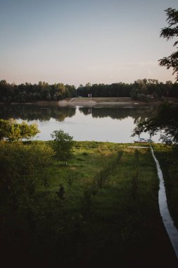 Gölü güzel bir şekilde dikey çekiyoruz.