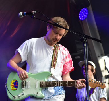 Django Django Bristol Liman Festivali, Lloyds Amfitiyatrosu, Bristol, İngiltere 'de sahne aldı. 15 Temmuz 2022.