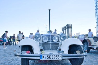 GFG Elisar 3000 Spezial Roadster, Mercedes Benz SSK 450 'ye benziyor Cologne' daki eski sergi, ön manzara