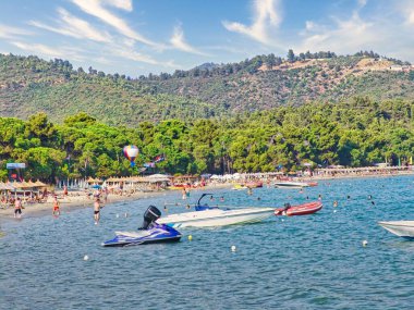 Yunanistan 'ın Kayak Adası' ndaki ünlü kumlu kumlu kumsalda