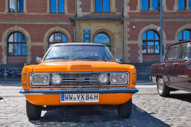 Ford Taunus TC, 70 'lerden kalma GXL, Köln' deki eski sergi, ön manzara