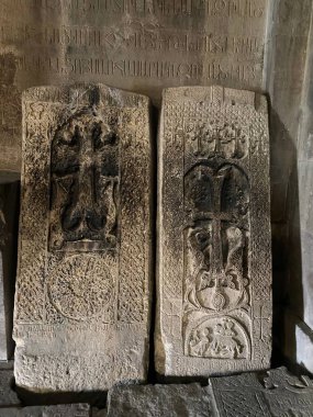 Gandzasar Manastırı, Artsakh, Dağlık Karabağ 'da çapraz taşların dikey çekimi