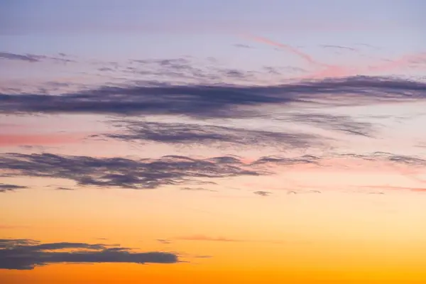 Una Vista Panoramica Cielo Wispy Durante Tramonto — Foto Stock