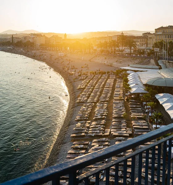 Drone Vista Pôr Sol Uma Praia Povoada Com Restaurantes Edifícios — Fotografia de Stock